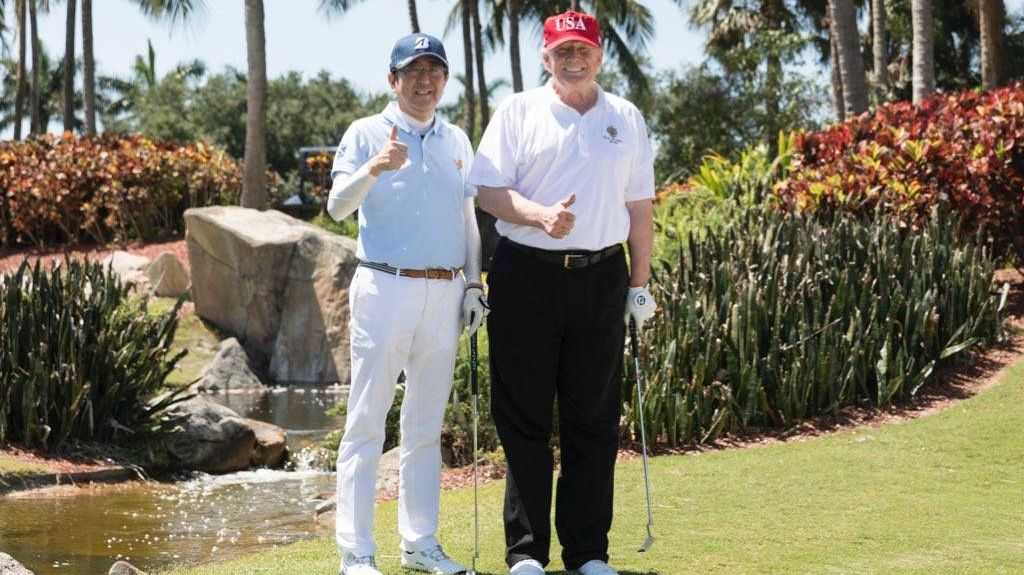 Трамп на поле для гольфа