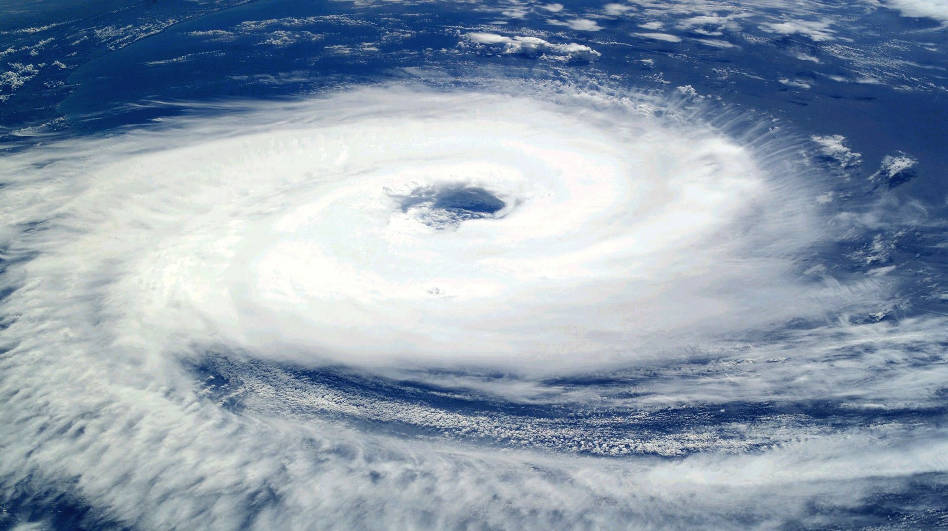 По ряду районов Нидерландов и Германии прошел циклон, не обошлось без жертв