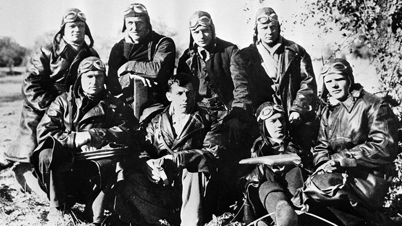 Советские летчики на аэродроме Сото под Мадридом