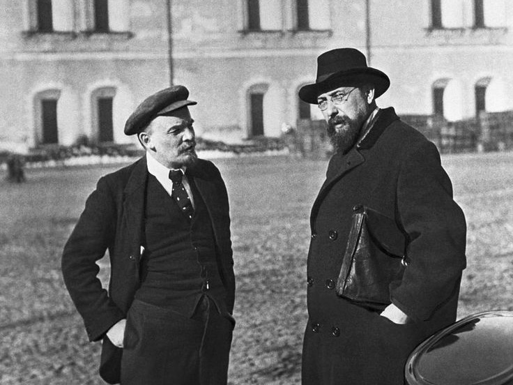 В. И. Ленин и М. Д. Бонч-Бруевич