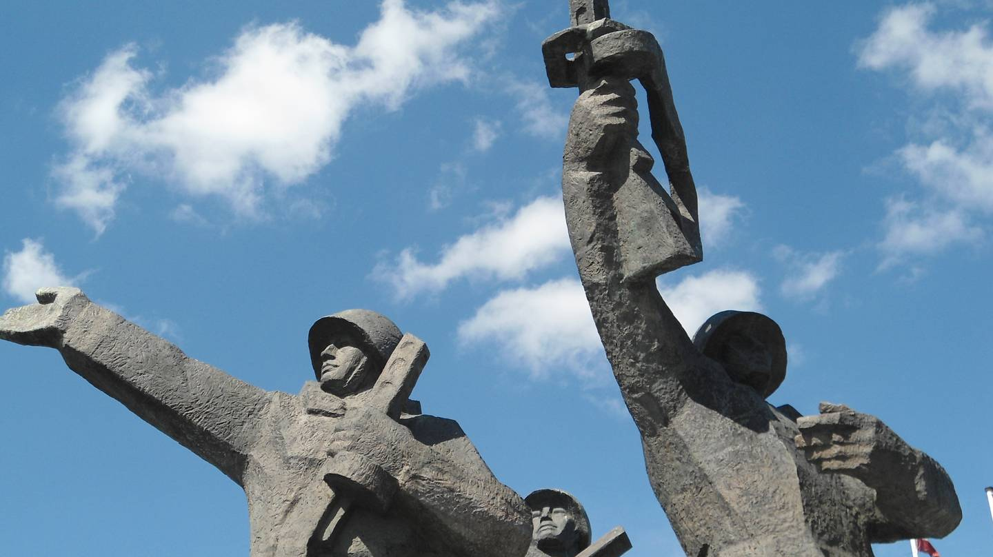 Фигуры из памятника Освободителям Риги
