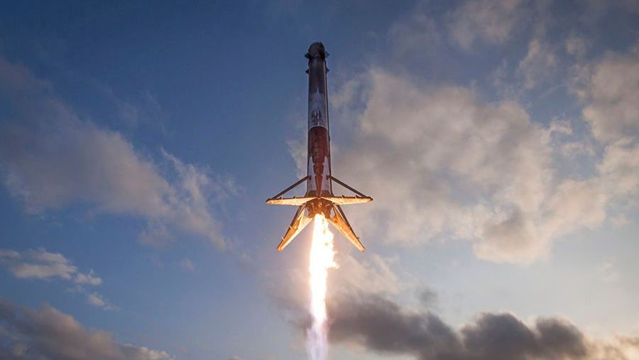 Spacex осуществила запуск ракеты Falcon 9 с космическим фургоном Dragon