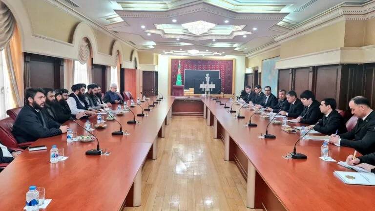 Переговоры афганской делегации в Туркмении