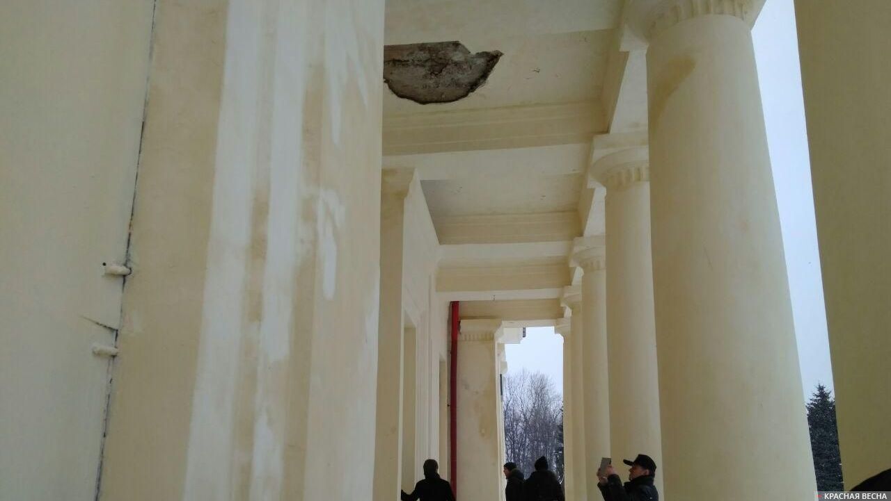 Аварийное состояние мемориального вокзала на станции Ленинская