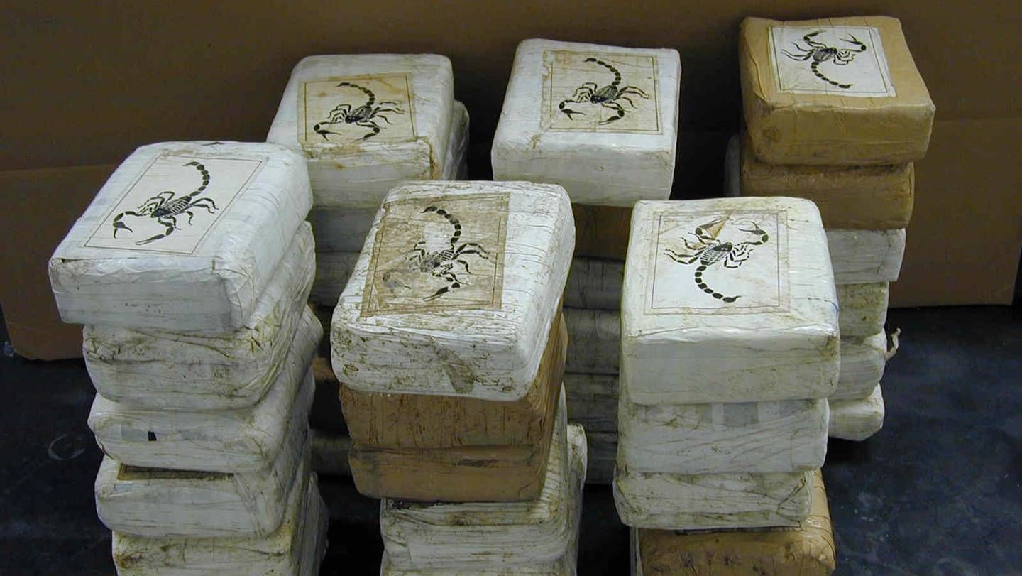 Пакеты с кокаином, конфискованным Федеральным агентством США по борьбе с наркотиками