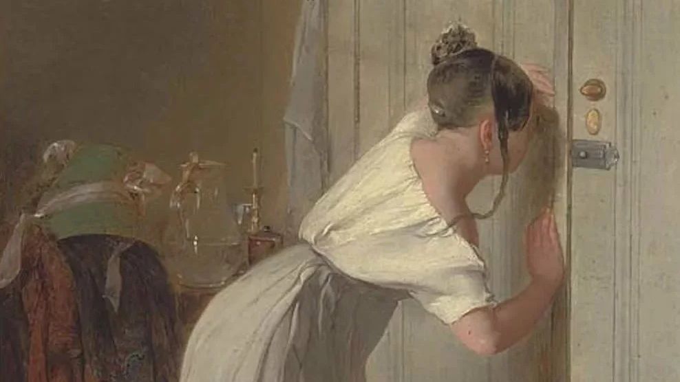 Подглядывание за фигуристой молодой домохозяйкой танцующей обнажённой