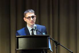 Федор Кауфман выступает на конференции в Брянске