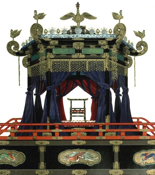 Императорский трон «Такамикура» (Хризантемовый трон) 