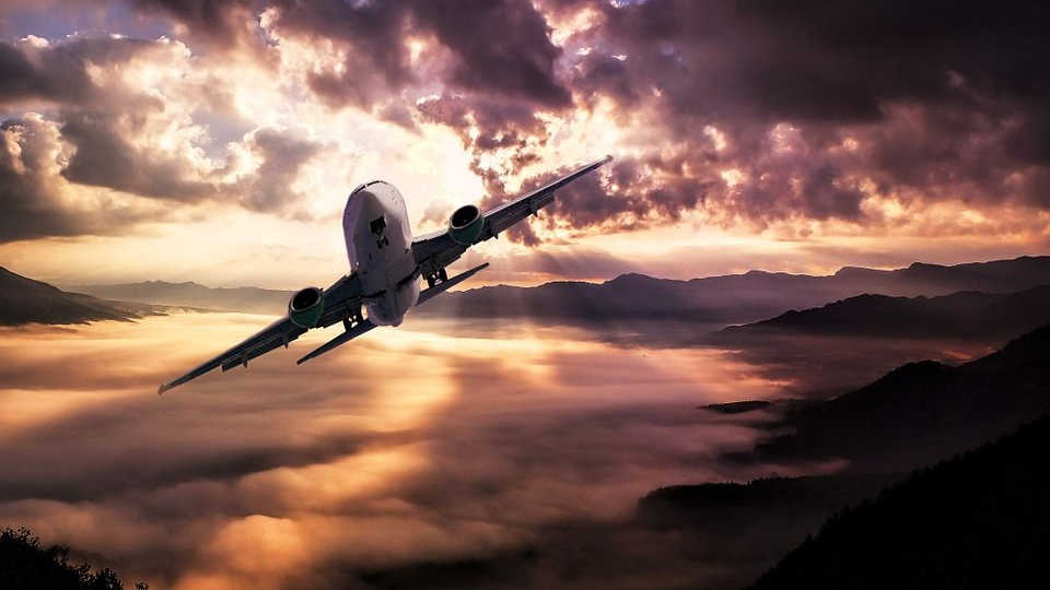 Самолёт в облаках