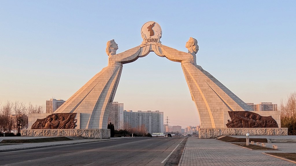 Монумент трех хартий объединения Родины (ныне ликвидирован). Пхеньян, КНДР