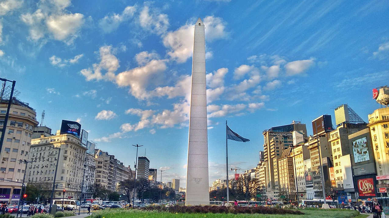 Обелиск в честь 400-летия независимости Аргентины