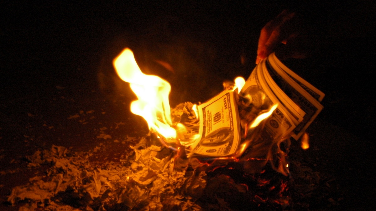 Сжигание денег