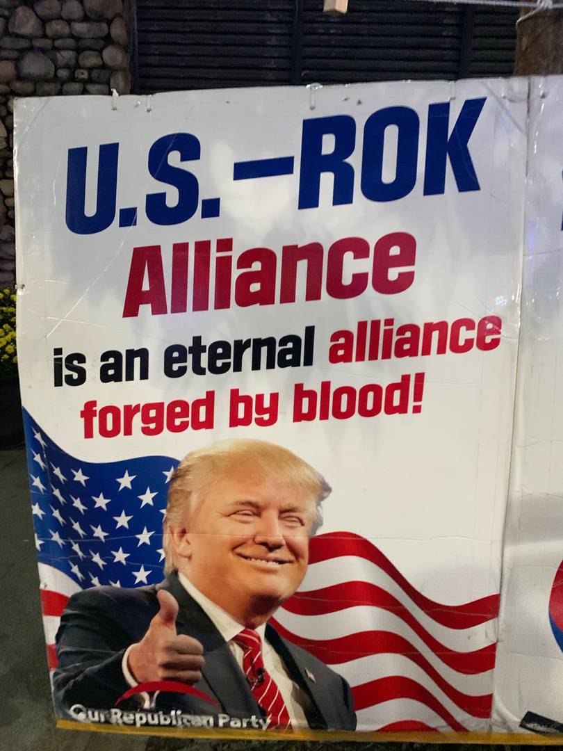 Плакат «Союз США и РК — вечный союз, скрепленный кровью»