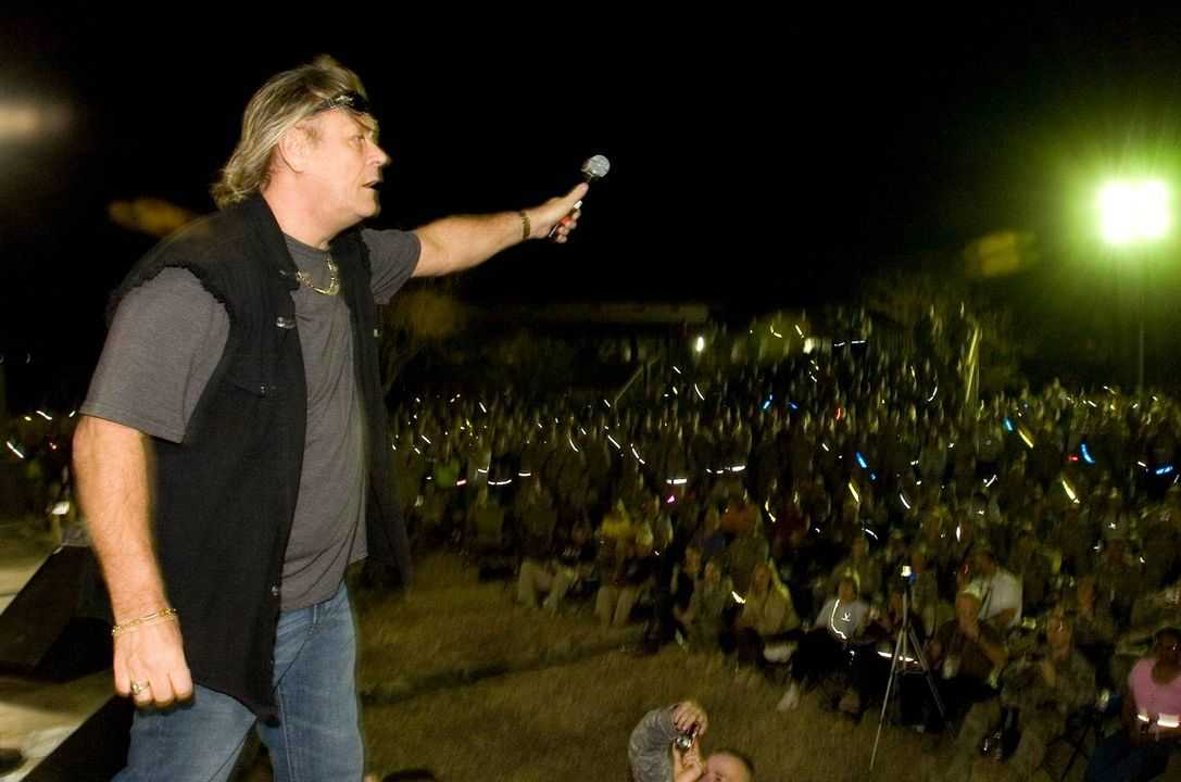 Брайан Хоу