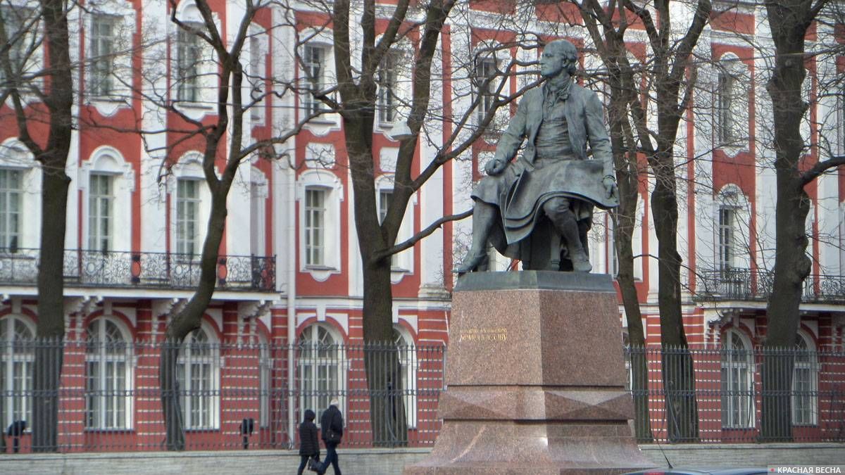Памятник М. В. Ломоносову перед СПбГУ. Санкт-Петербург