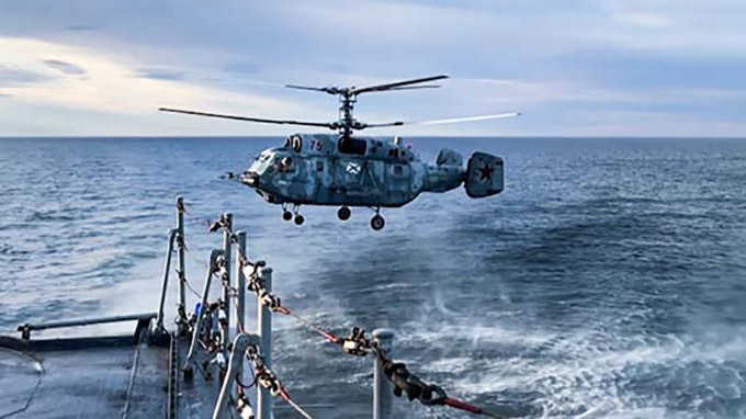 Большой десантный корабль «Иван Грен» отработает прием на палубу вертолётов в штормовом море