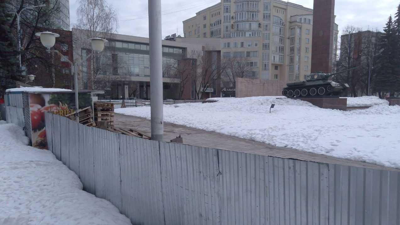 Памятник  в честь Уральского добровольческого танкового корпуса