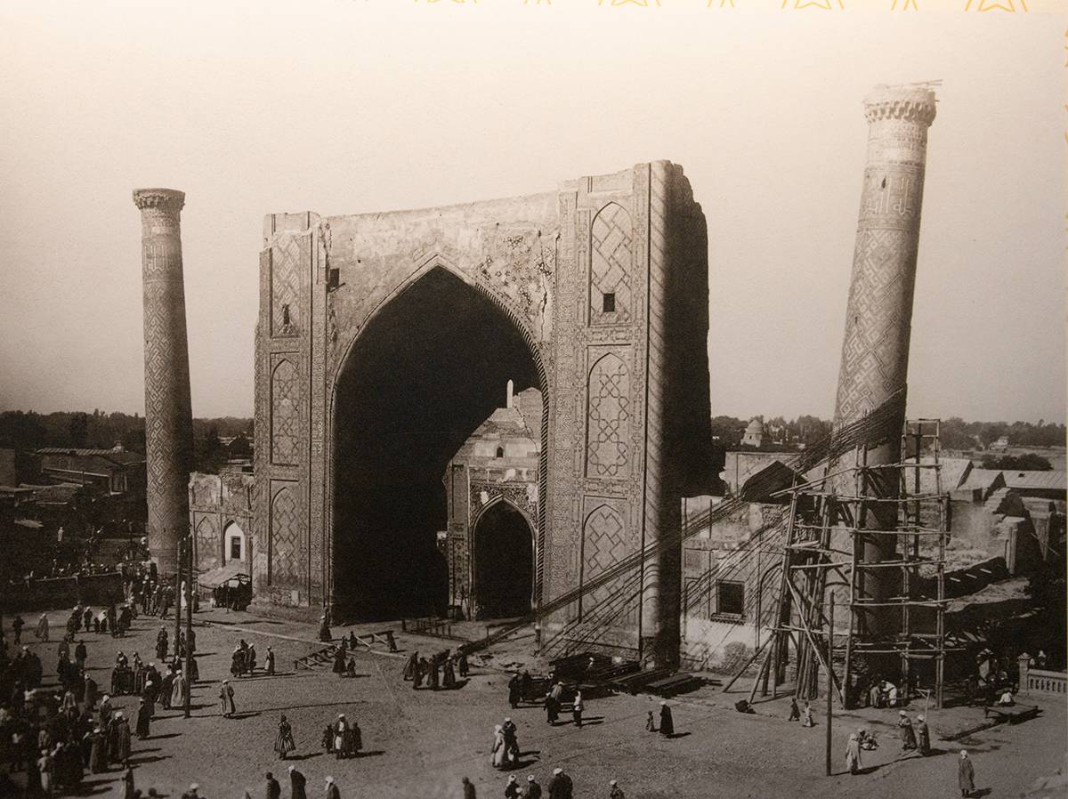 Выправление башни минарета медресе Улугбека, фото из архива медресе