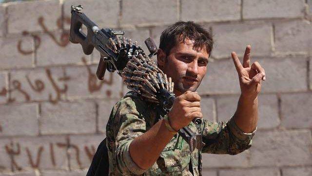 Член сирийского курдского Отряда народной самообороны