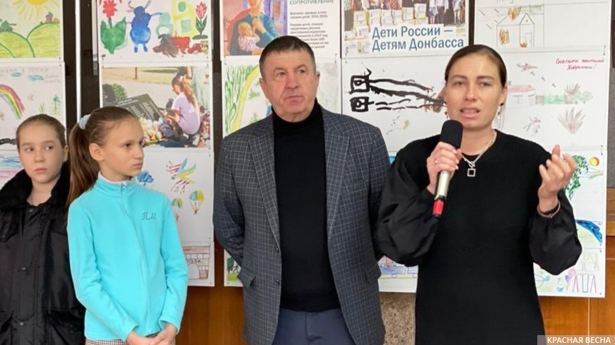 Открытие выставки рисунков детей Донбасса о войне. Ялта