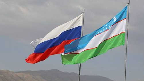 Флаги России и Узбекистана