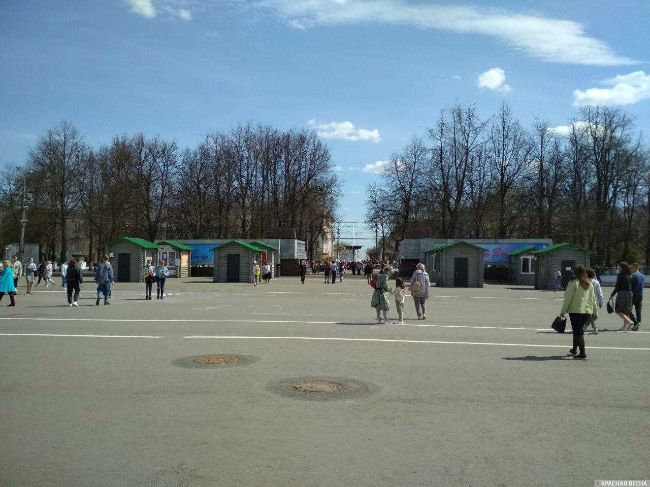 Ларьки на центральной площади Кирова