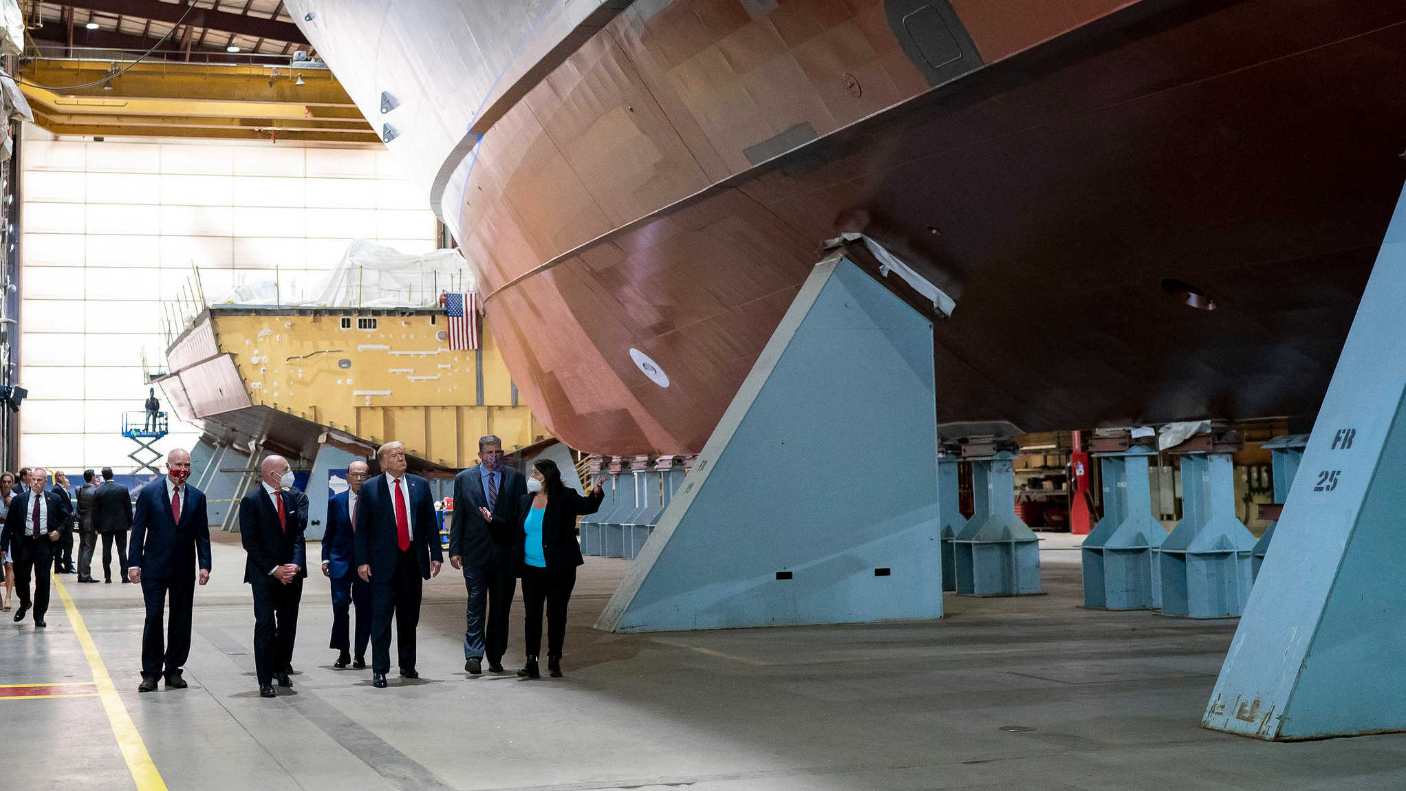 Президент Дональд Трамп на верфи Fincantieri Marinette Marine 25 июня 2020 года.