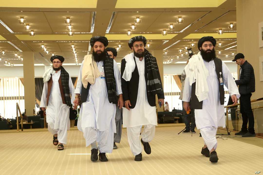 Делегация талибов* прибывает на подписание соглашения с официальными лицами США в Доху. Катар, 29 февраля 2020 года