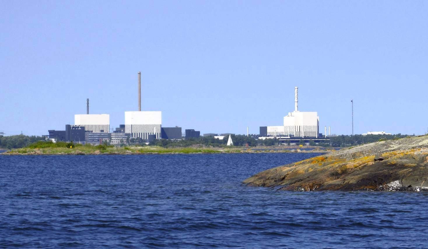 Здания реакторов № 1, № 2, № 3 АЭС Оскарсхамна. Швеция