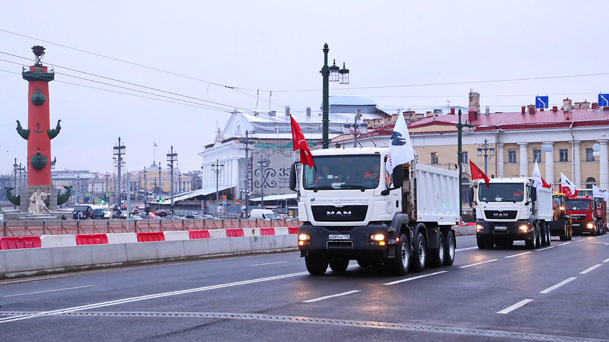 Открытие движения по Биржевому мосту в Петербурге 30•ноября 2022•года после реконструкции