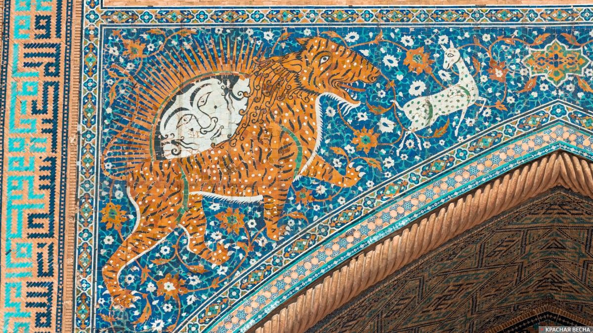Львы на арке медресе Шер Дор