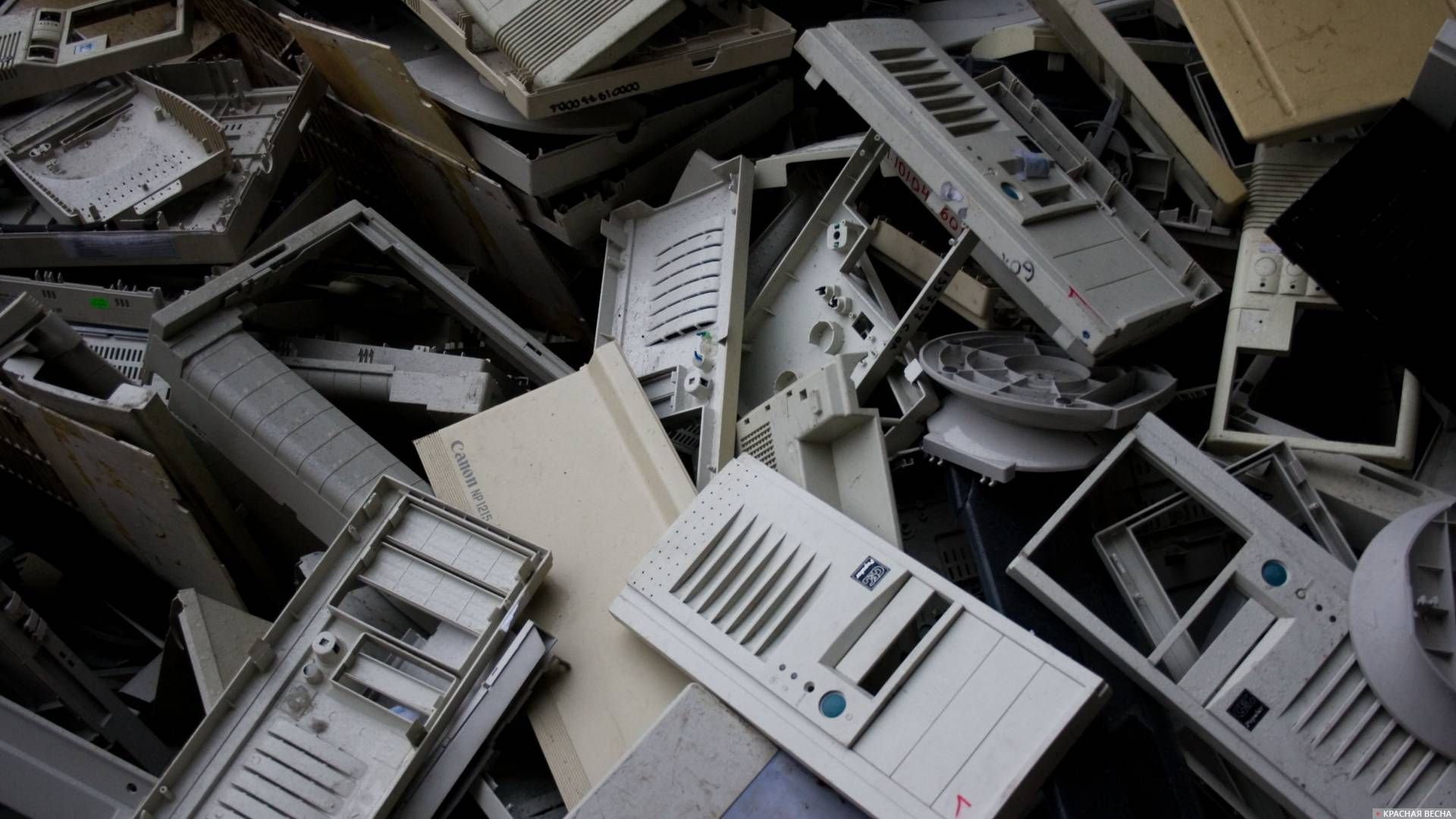 Груда старых компьютеров