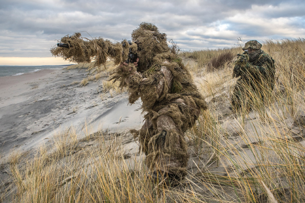 Огневая подготовка военнослужащих сводных подразделений морской пехоты и частей армейского корпуса Балтийского флота
