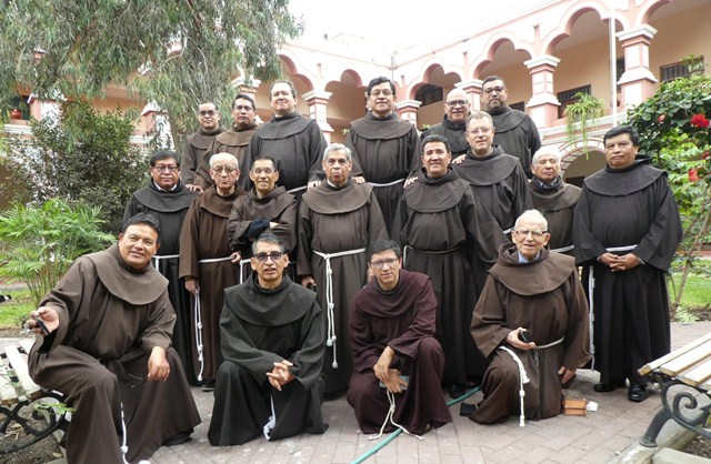 Монахи-францисканцы провинции XII пастолов в Перу