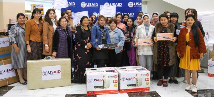 Передача оборудования женщинам Узбекистана