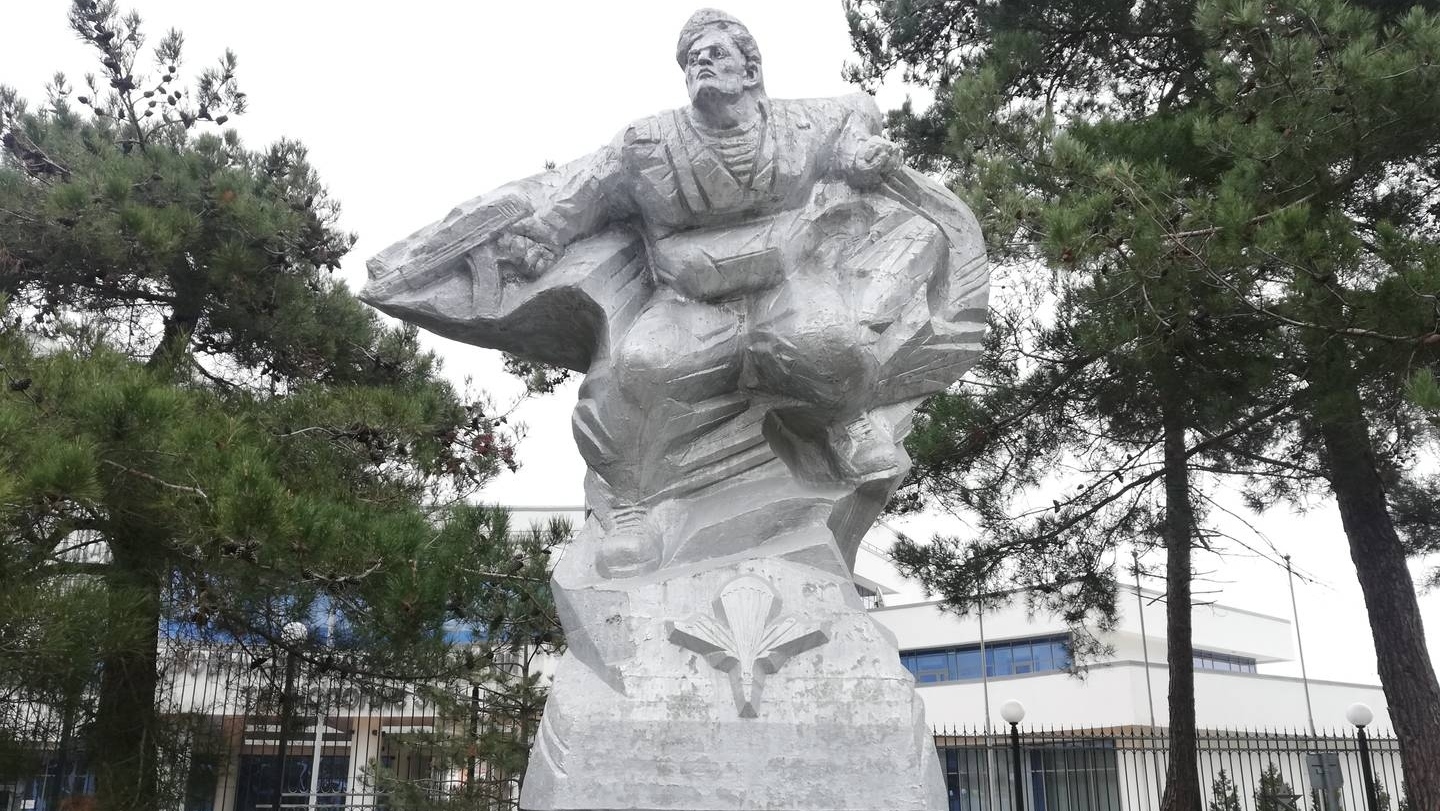 Памятник «Десантнику»