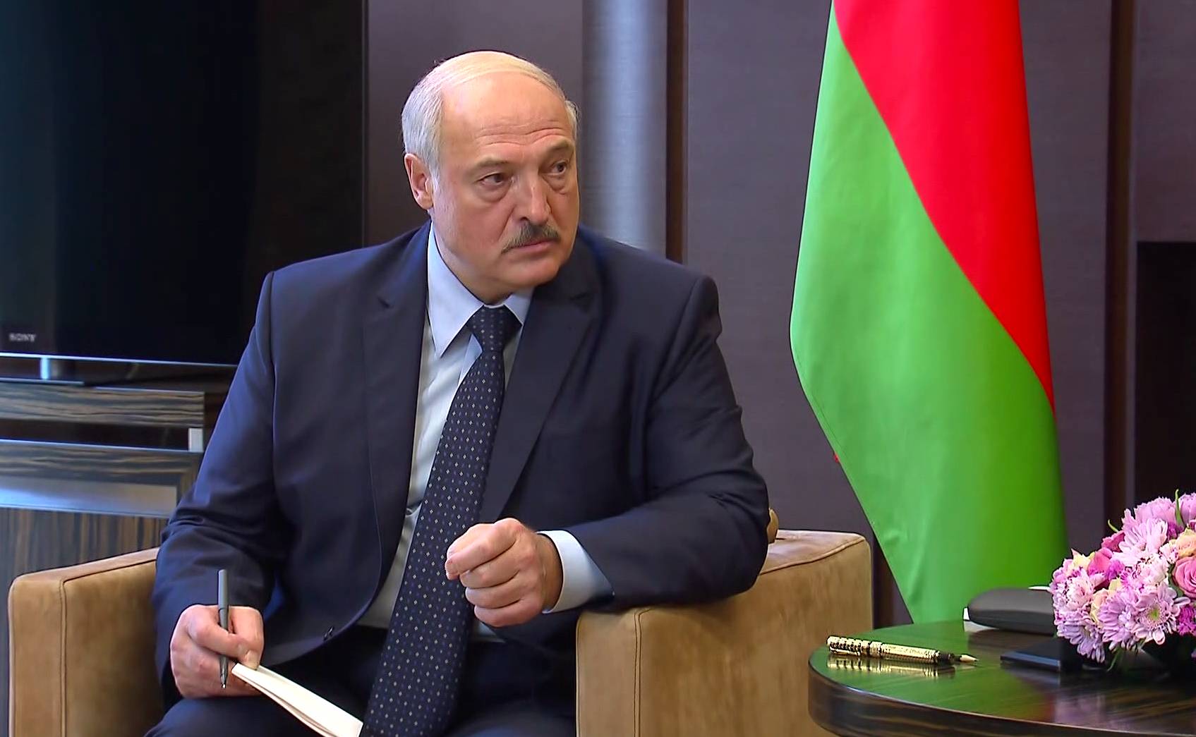 Александр Лукашенко в ходе встречи с Владимиром Путиным