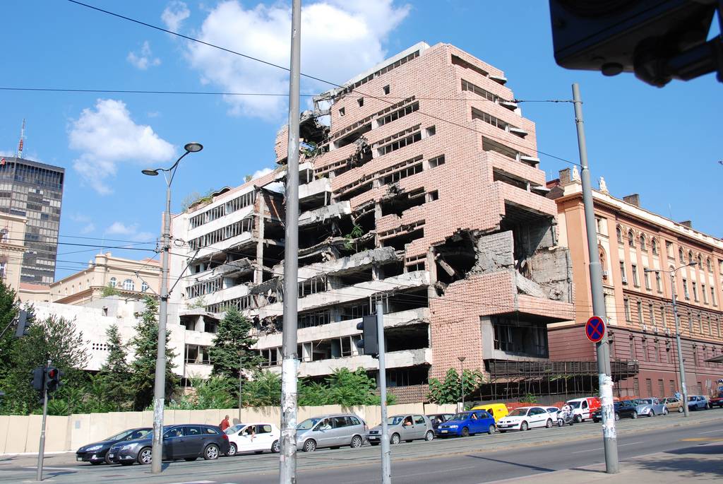 Здание генерального штаба армии Югославии после бобмежки НАТО