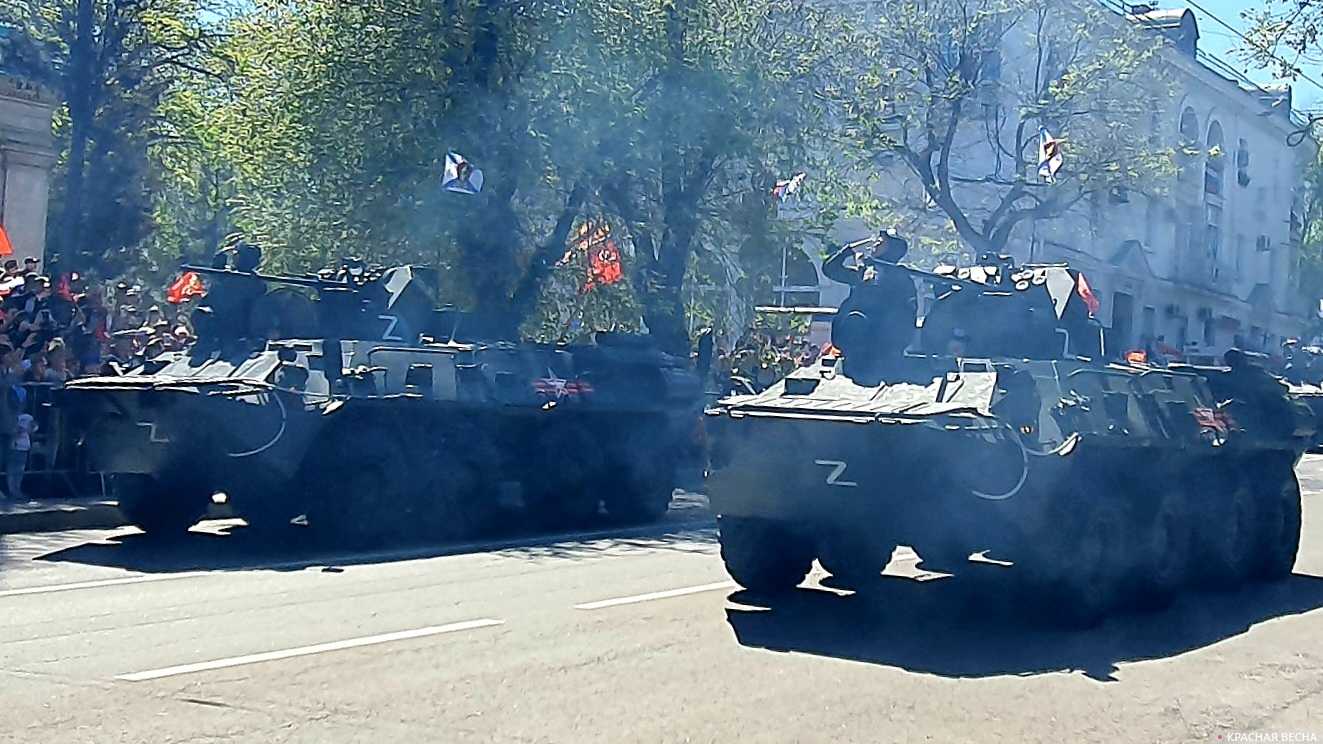 Колонна военной техники на Параде Победы в Севастополе 