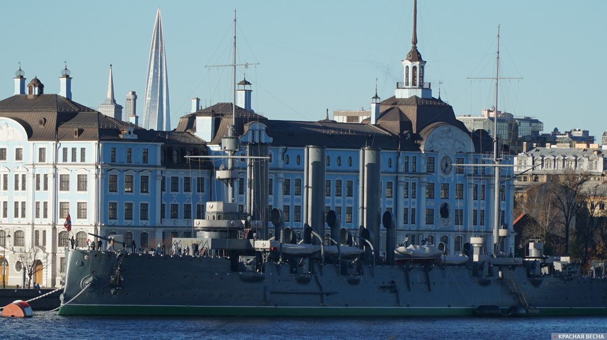 Крейсер «Аврора». Вид с Литейного моста. Санкт-Петербург. 7 ноября 2020 года