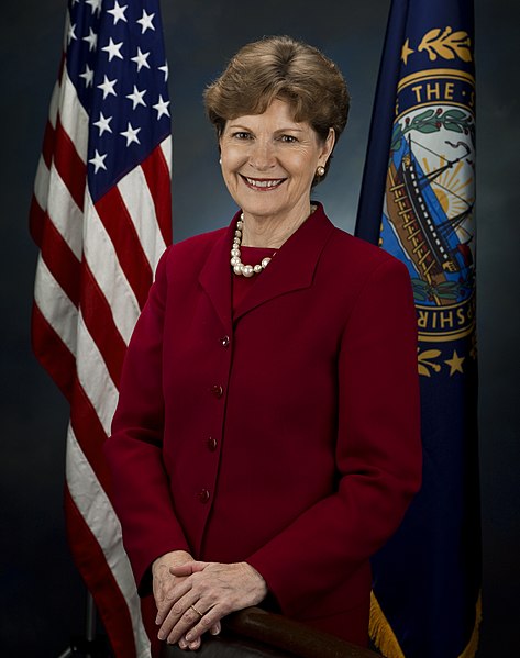 Jeanne_Shaheen, _official_Senate_photo_portrait, _2009