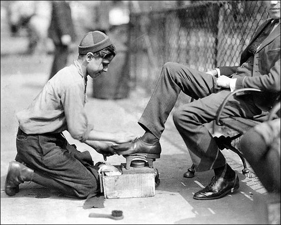 Чистильщик обуви в Нью-Йорке. 1924