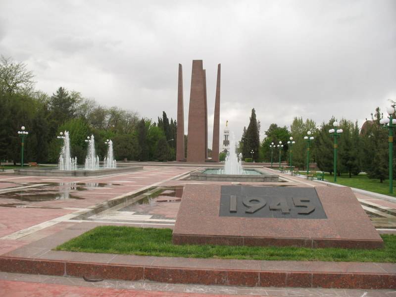 Воинский мемориал в Ашхабаде (снесен в 2014 году)