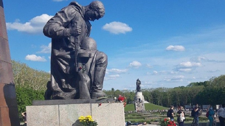 Воинский мемориал в Трептов-парке. Берлин