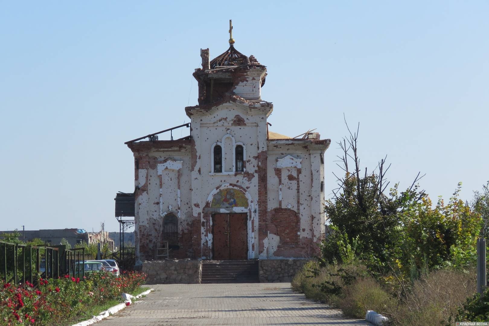 Разрушенный храм в районе Донецкого аэропорта. 2016 год