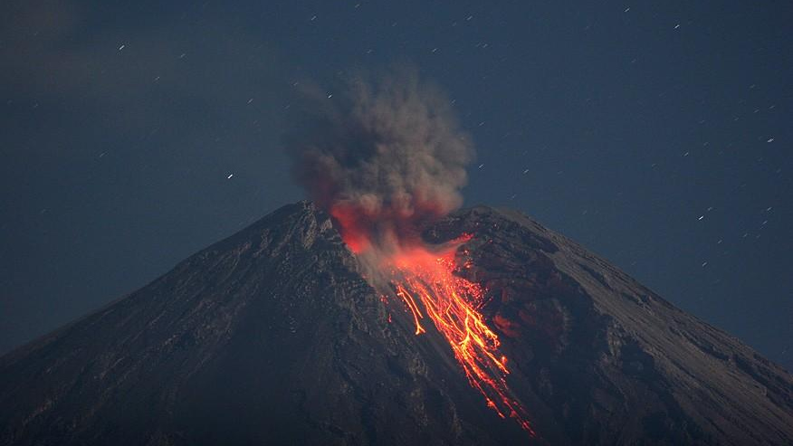 Извержение вулкана Семеру