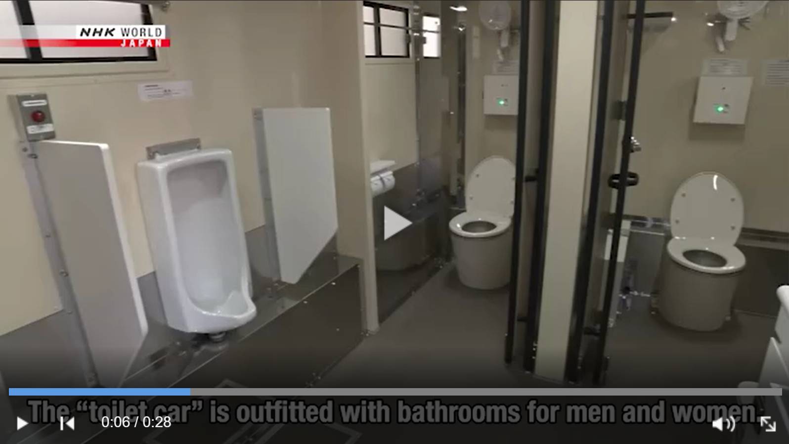 Внутри «туалетного автомобиля» — цитата из видео «Tokyo Fire Department unveils “toilet car”» телеканала NHK