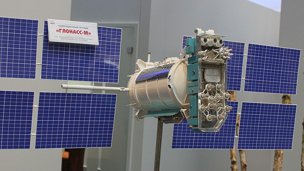 Модель спутника Глонасс-М на CeBIT 2011