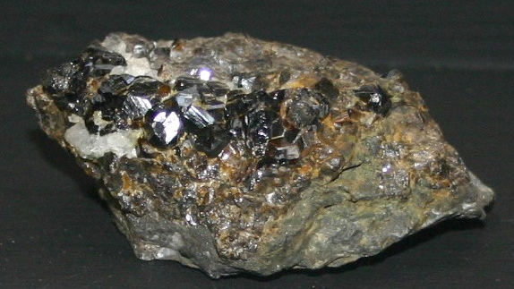 Кристаллы оловянной руды — касситерита