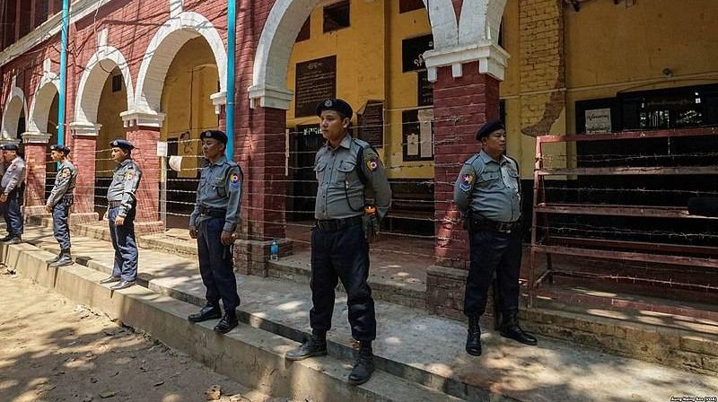Полиция Мьянмы